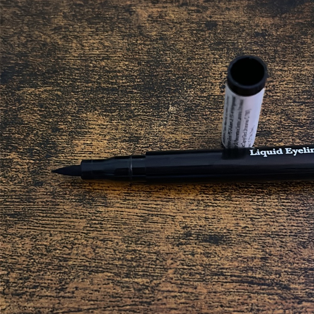 Illamasqua Liquid Eyeliner – Black - Picture 3 of 3